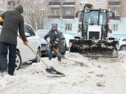 Разнорабочие завершили масштабную уборку снега в Актау.