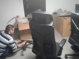 Собирали офисные стулья